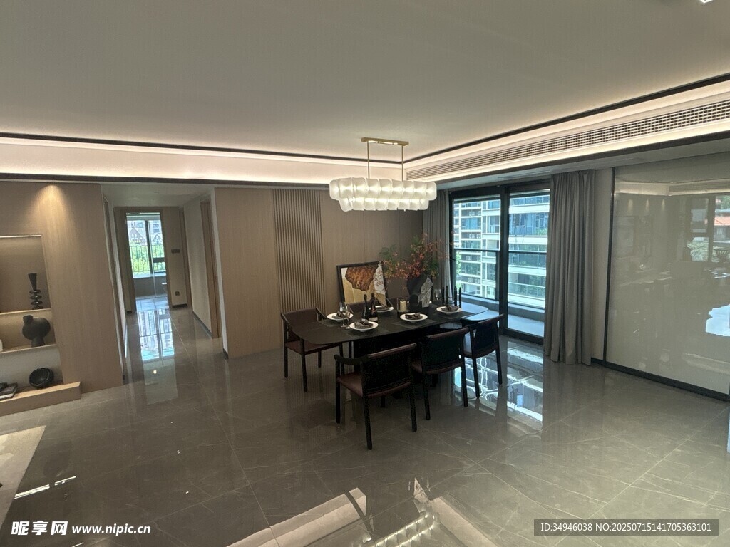 现代简约风格的宽敞客厅