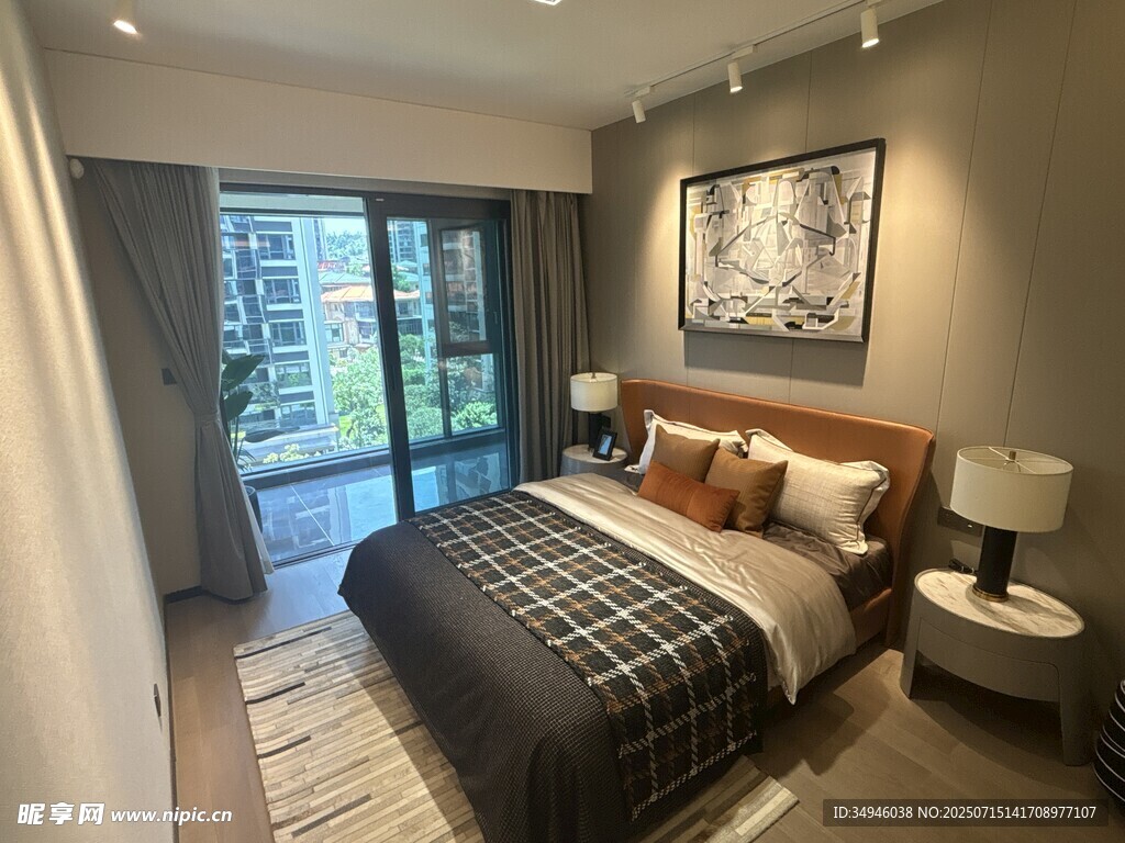 现代简约风温馨卧室空间