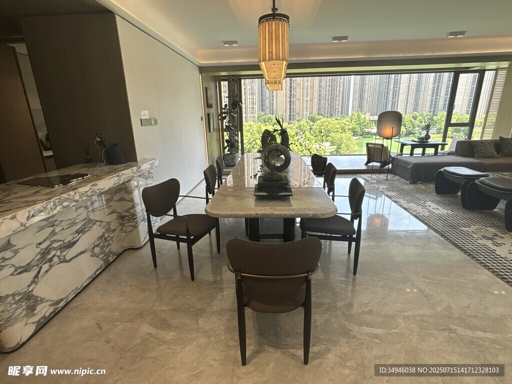 现代简约风餐厅客厅一体化