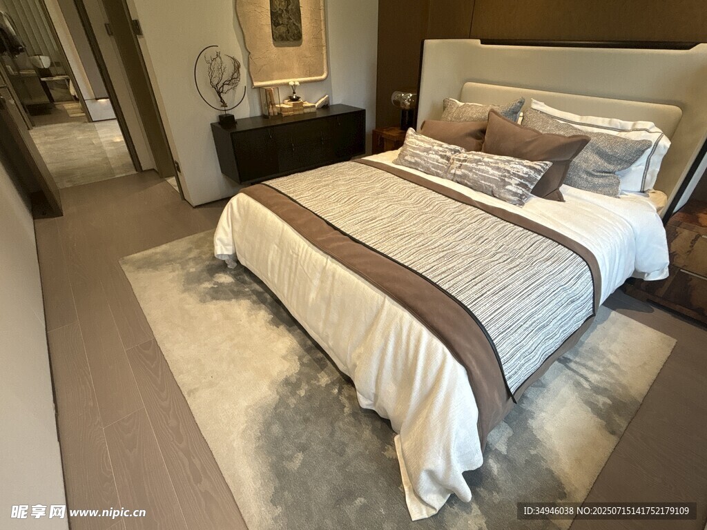 现代简约风格温馨卧室