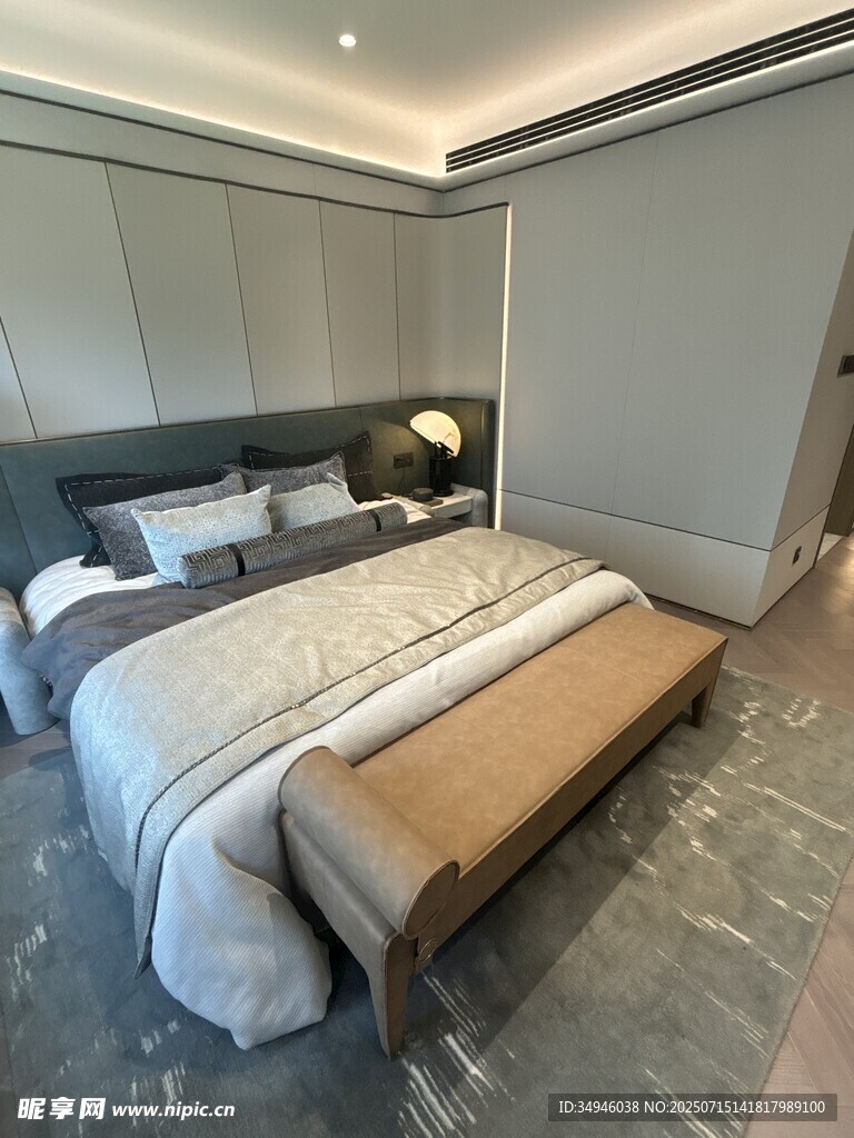 现代简约风格卧室场景