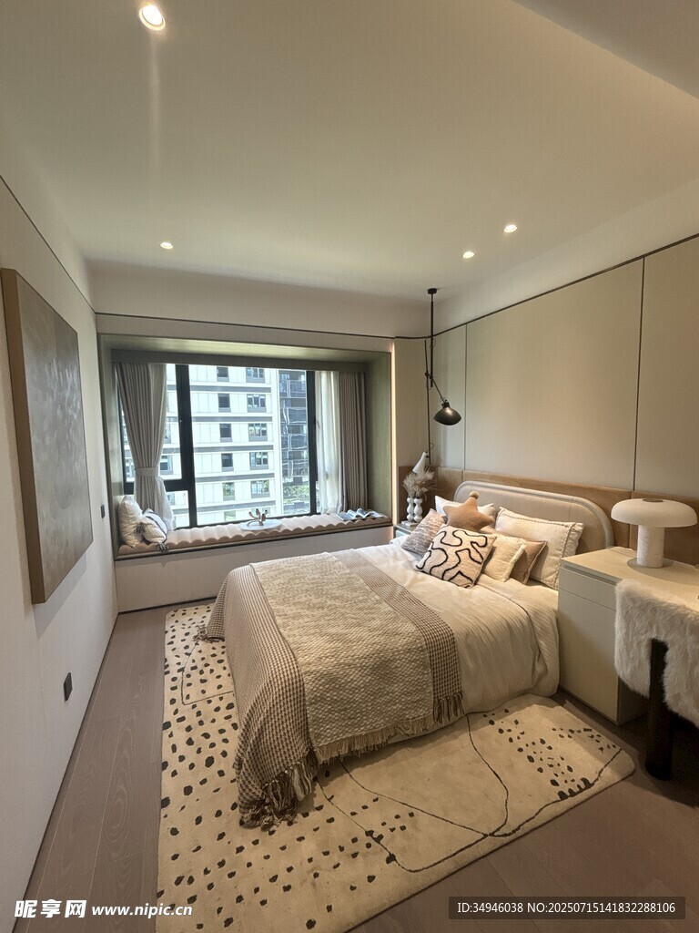 现代简约风格温馨卧室