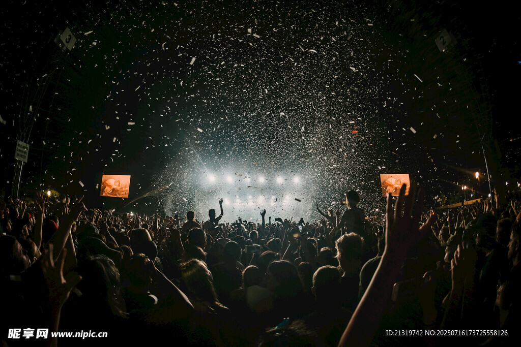 热闹音乐节现场氛围