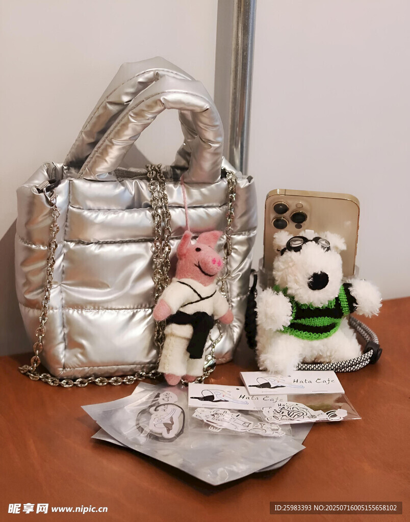 包包及毛绒小狗挂件