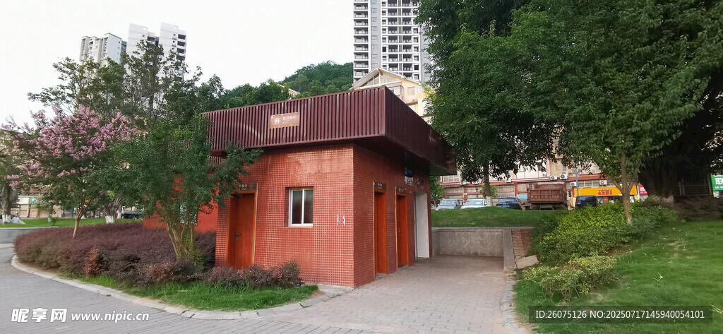 红砖小屋的旅游厕所