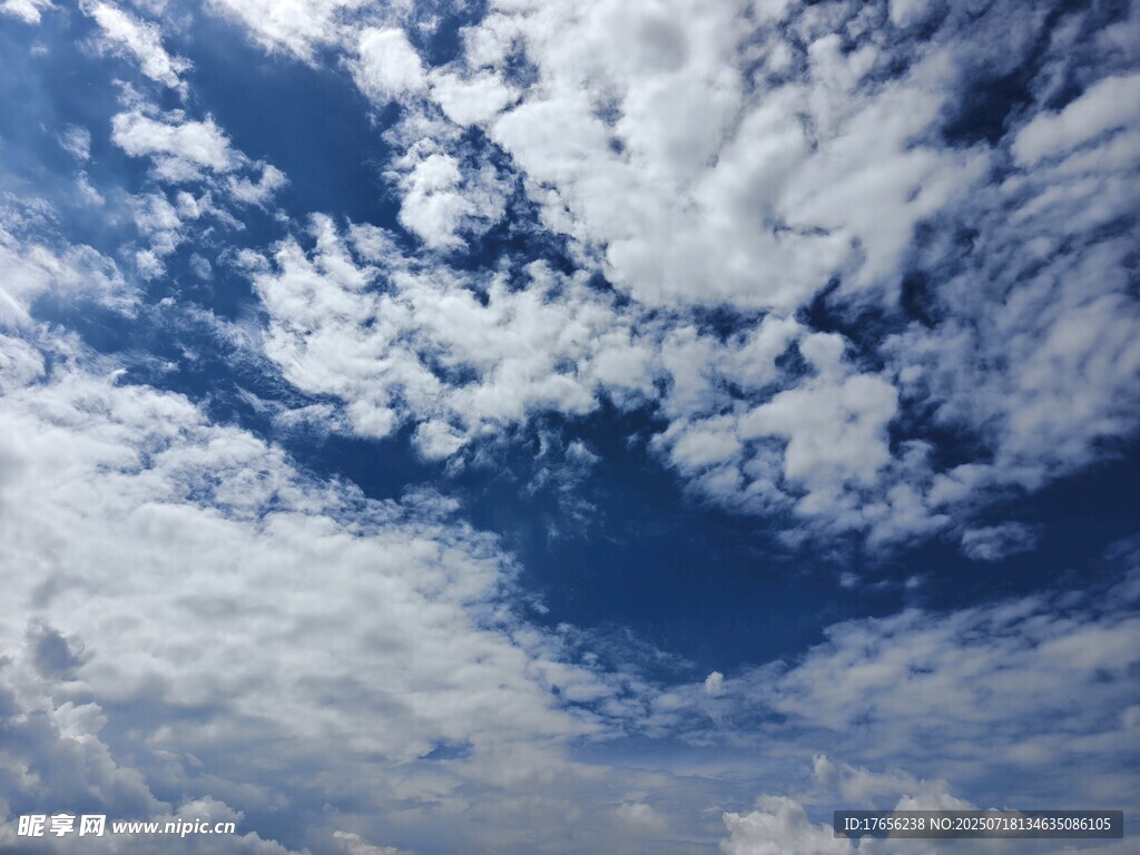 蓝天白云美景