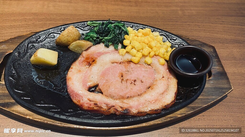 美味火腿套餐摆盘精致