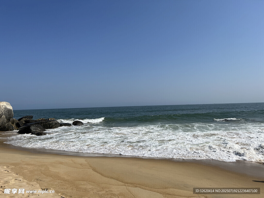 海边美景 海浪拍岸