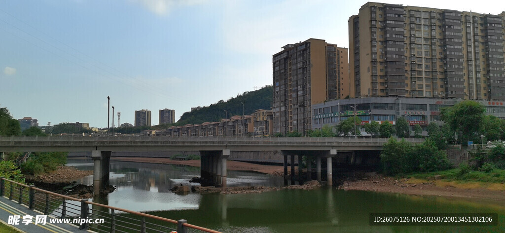 城市河畔桥梁与建筑景观