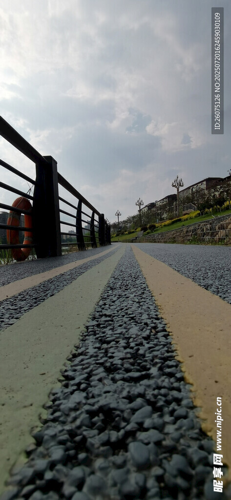 雨中骑行道