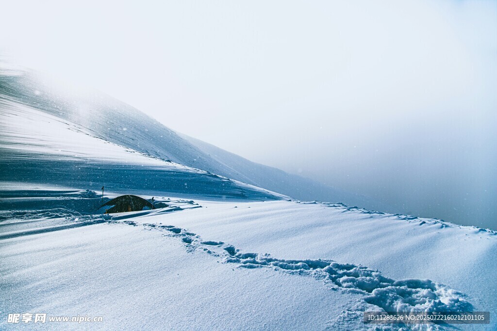 冰雪世界的梦幻自然景观