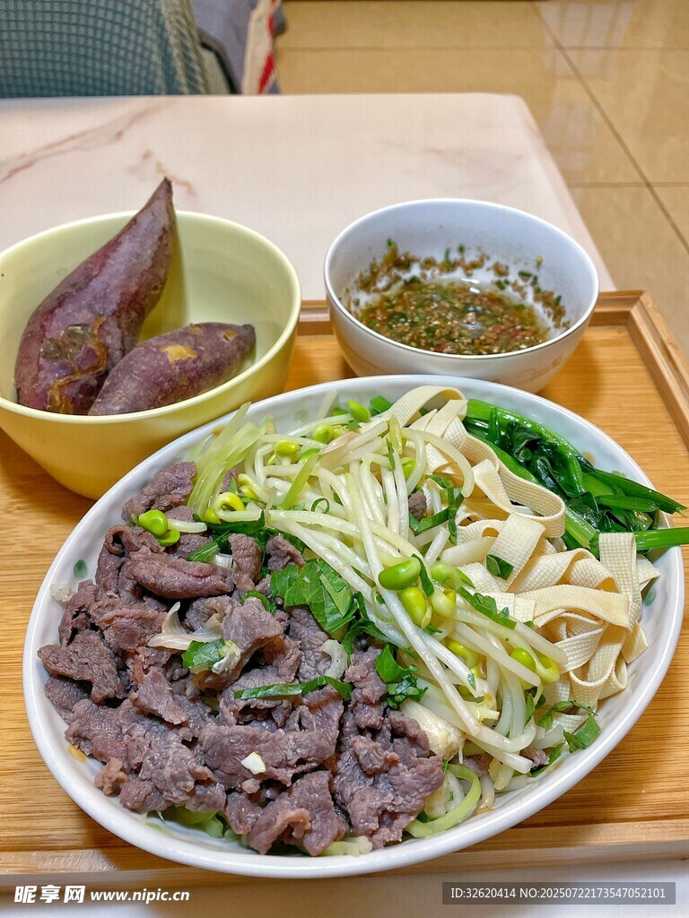 牛肉蔬菜面条套餐