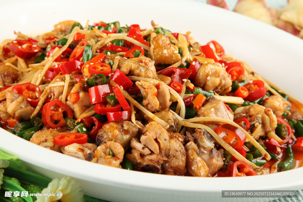 香辣美味的特色炒兔肉