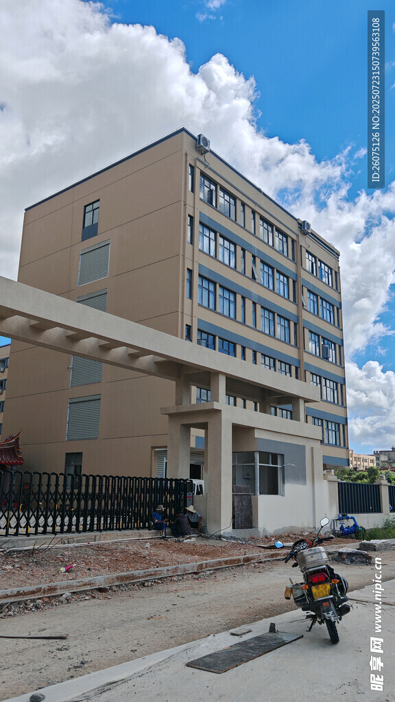 现代风格多层建筑外观