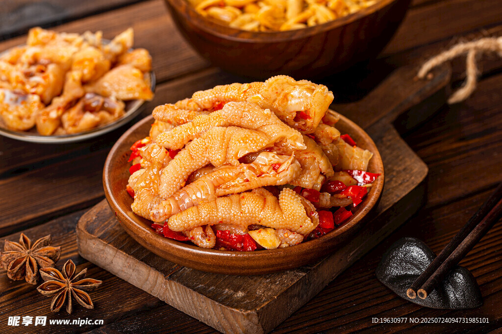 美味香脆的麻辣凤爪