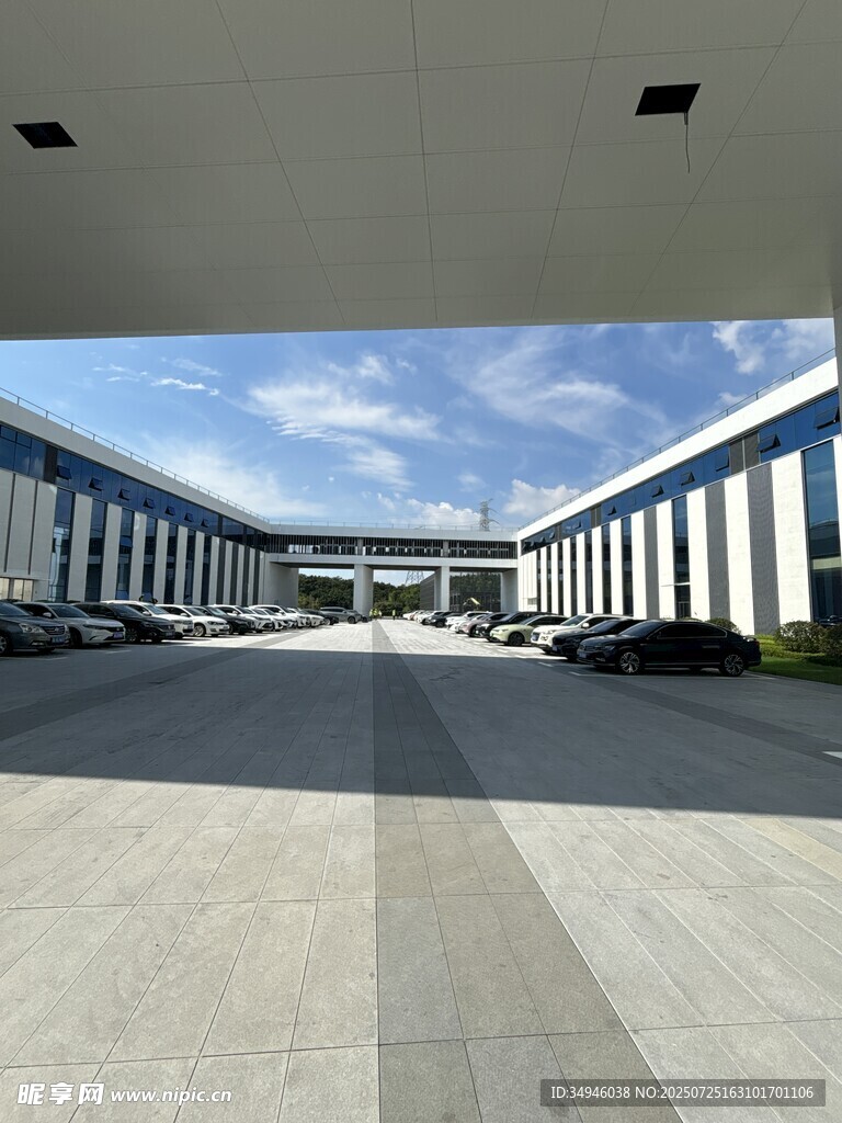 现代建筑开阔户外空间