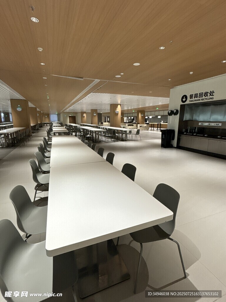 现代简约风格的办公会议室