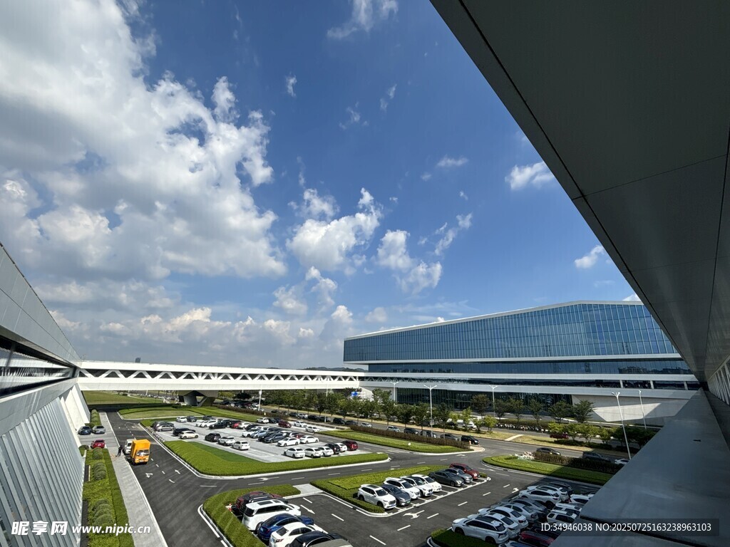 现代化机场外观全景图