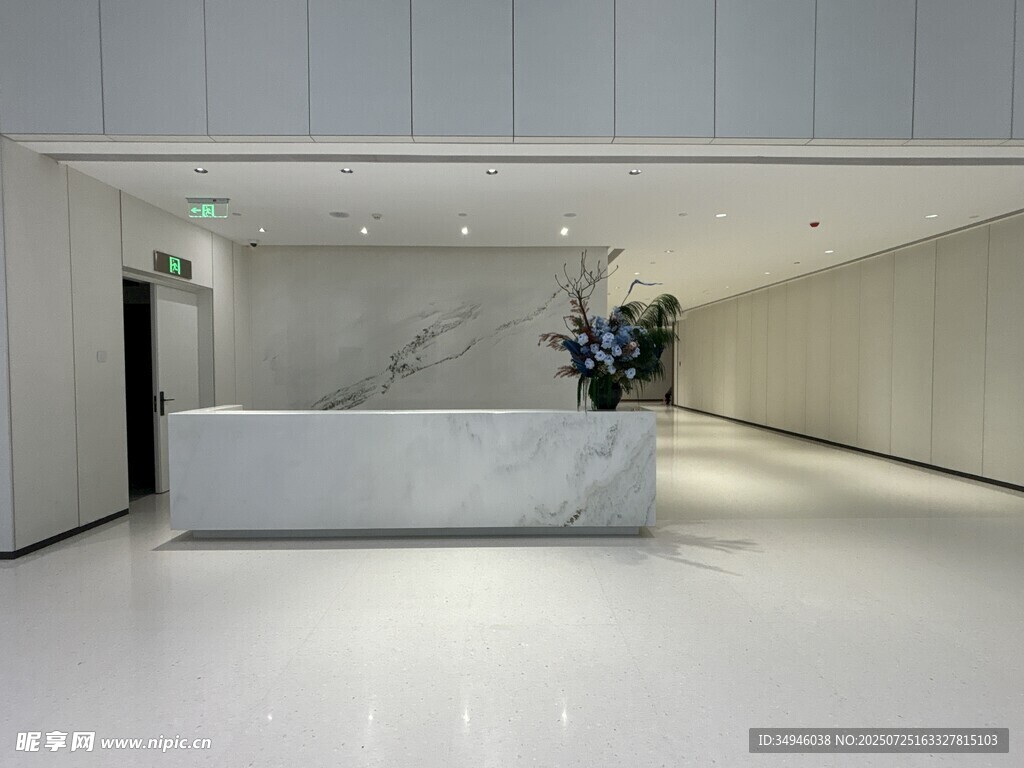 现代简约风格的办公前台