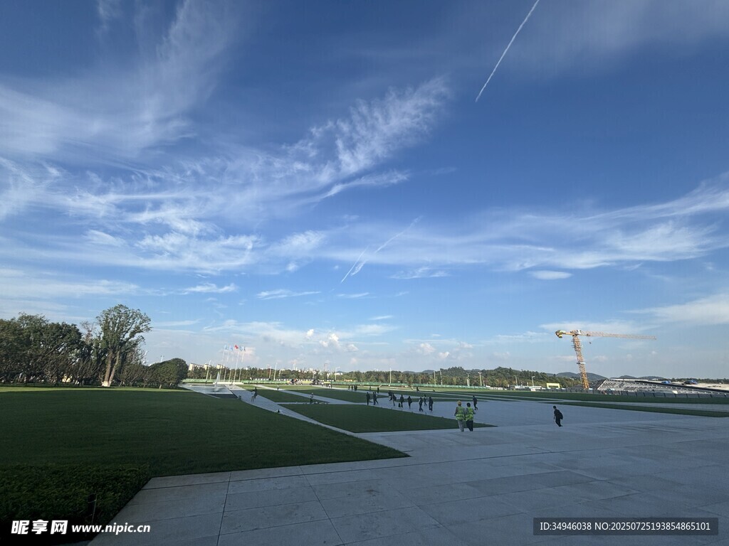 户外开阔风景图