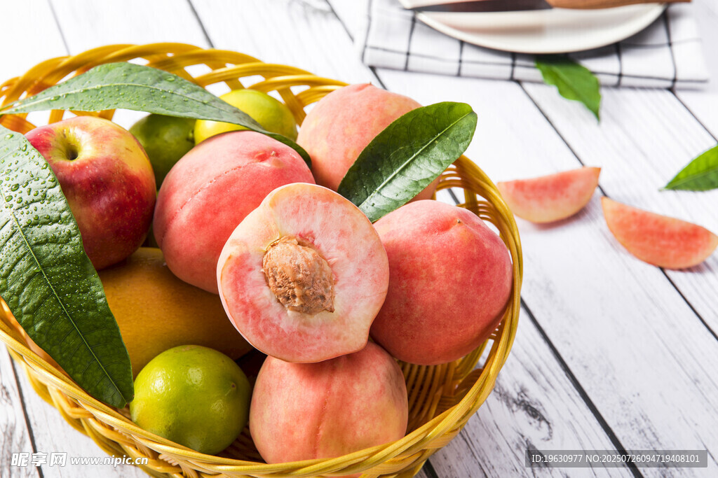 鲜嫩多汁水蜜桃