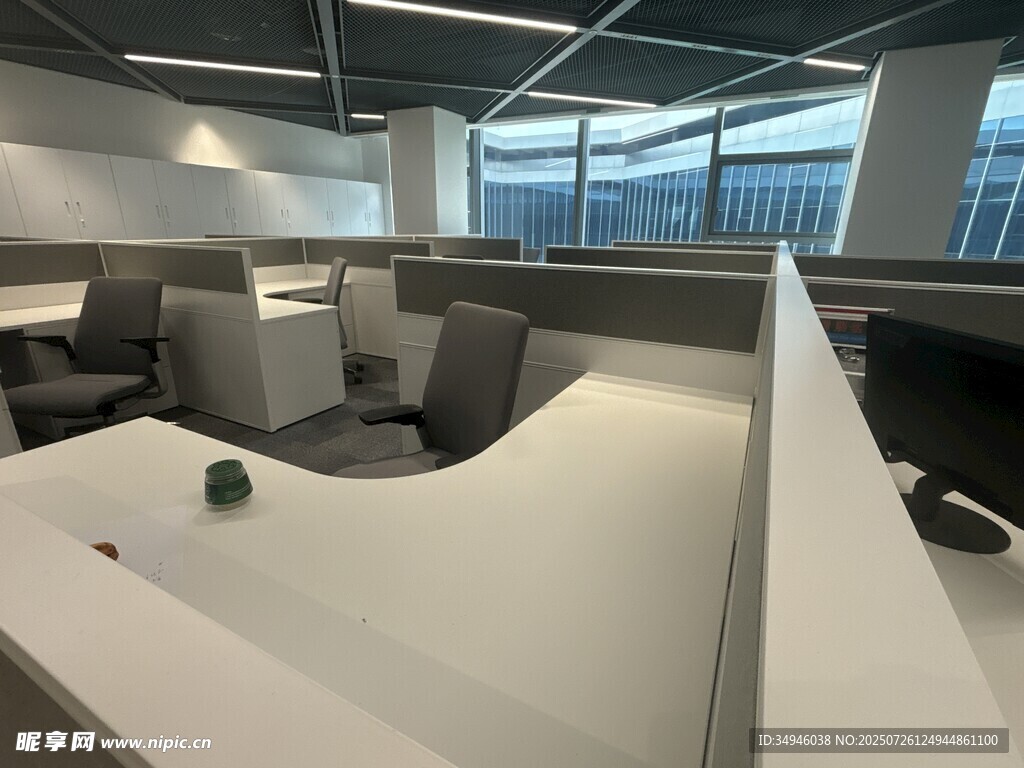 现代开放式办公区域场景