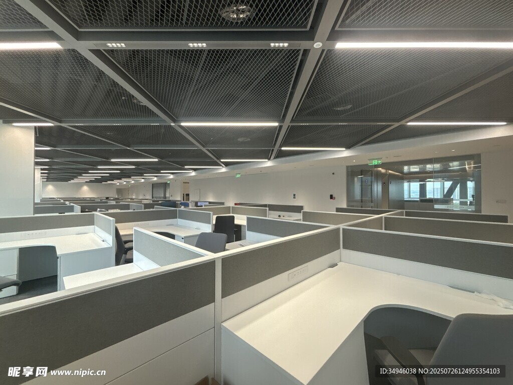 现代开放式办公空间场景