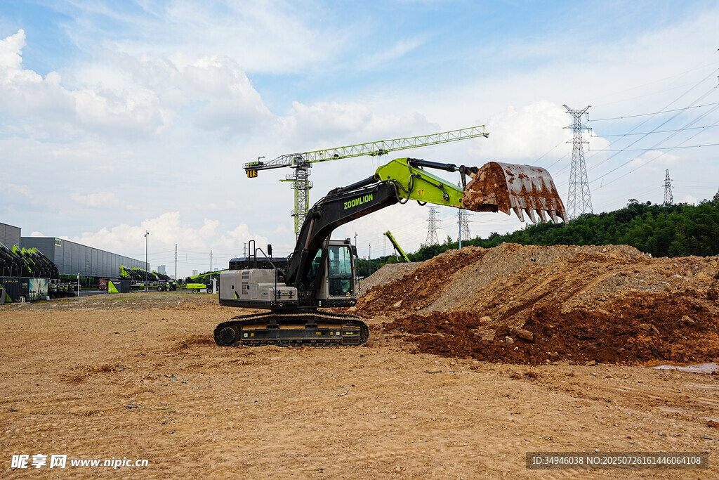工地挖掘机作业场景
