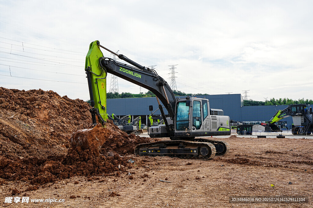 挖掘机施工现场作业