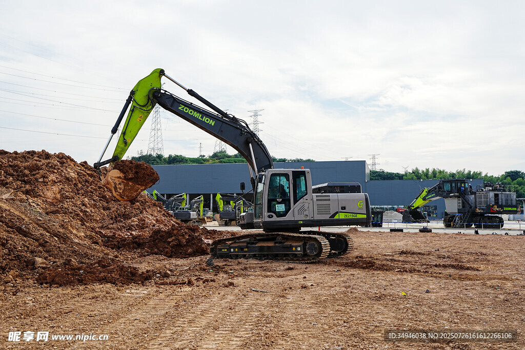 挖掘机施工现场作业
