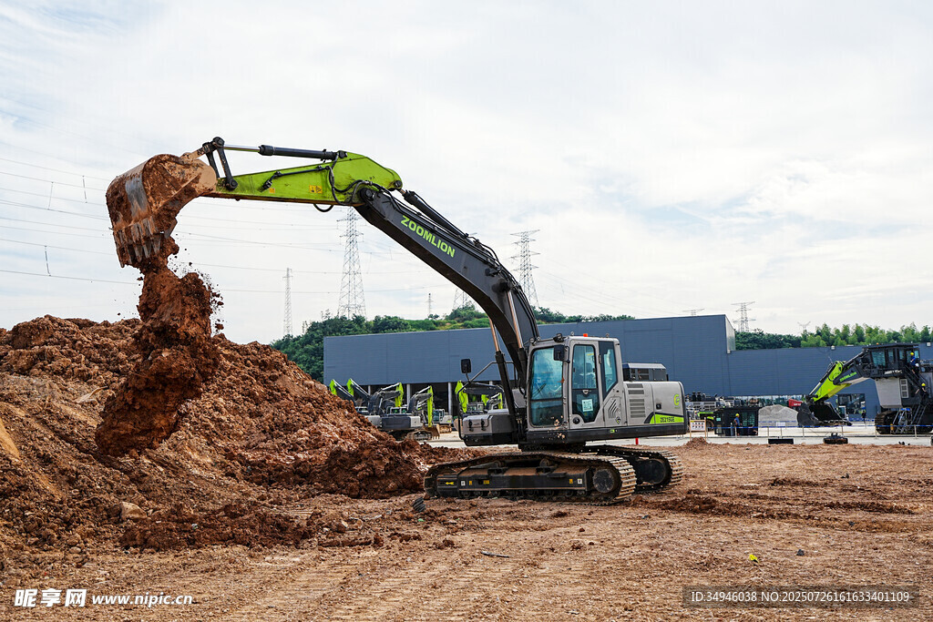 挖掘机施工现场作业
