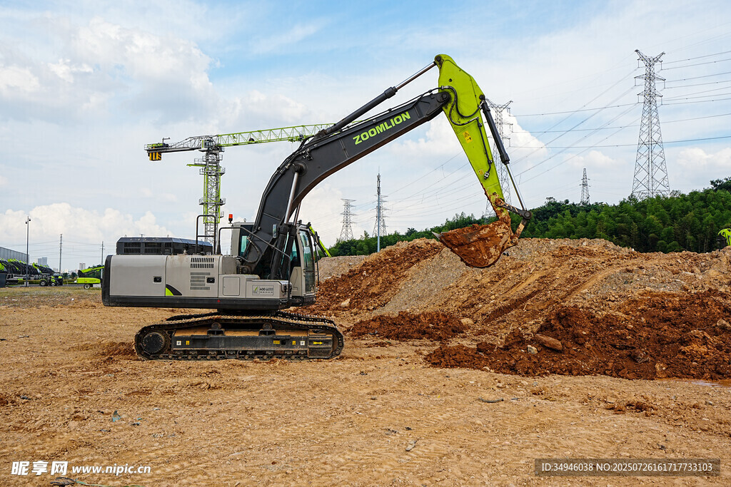 工地挖掘机作业场景