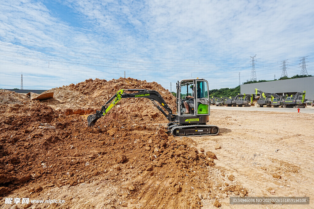 挖掘机施工现场作业