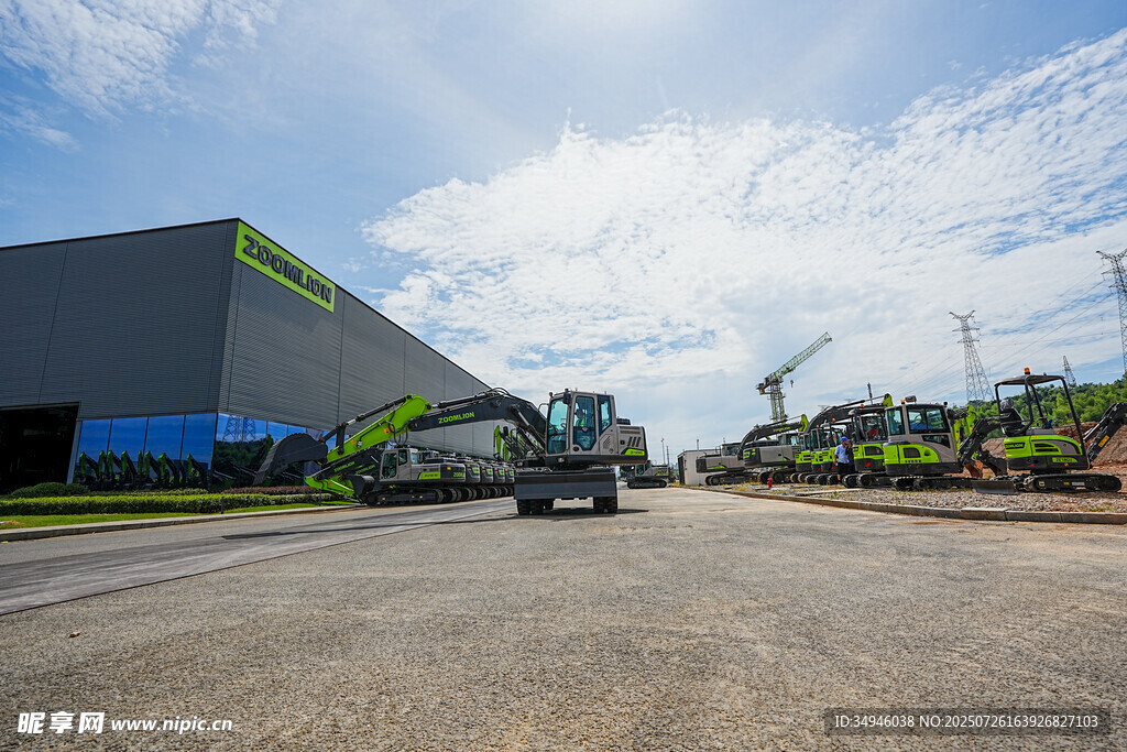 工厂外道路与施工场景
