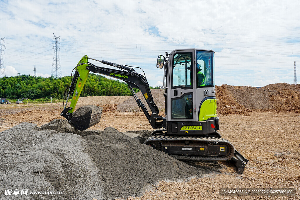 小型挖掘机作业现场