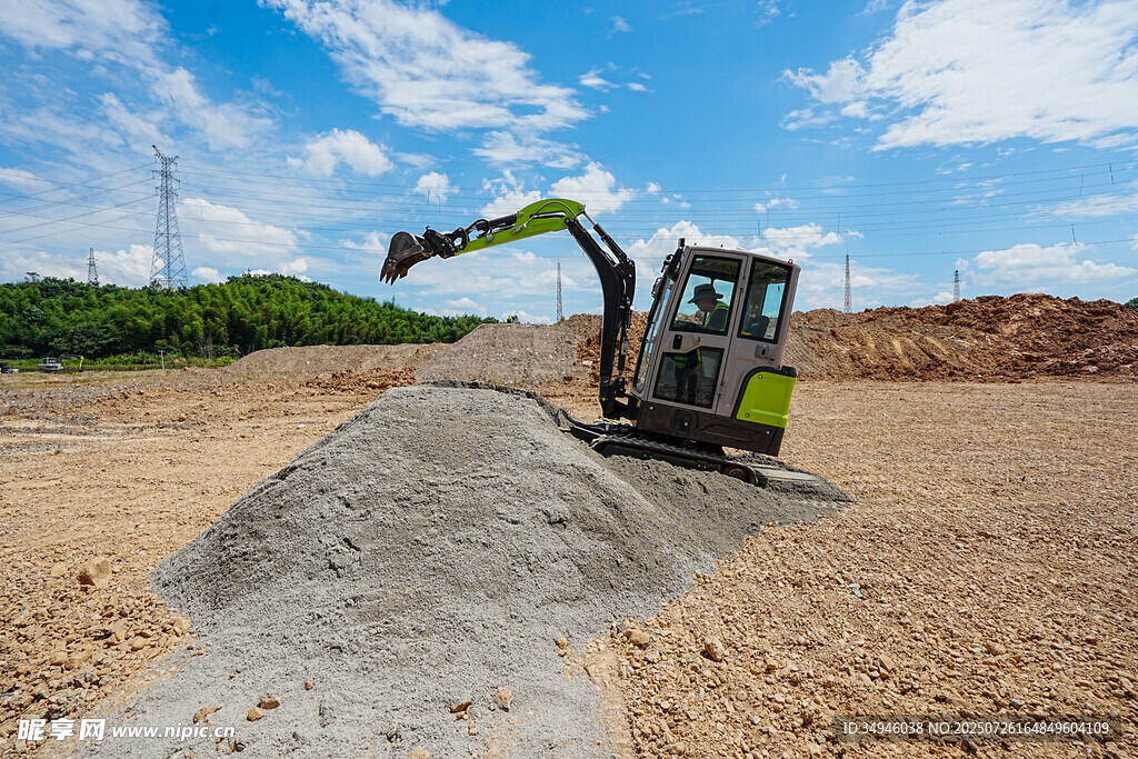 工地挖掘机作业场景