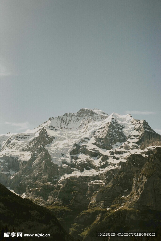 壮丽雪山景观