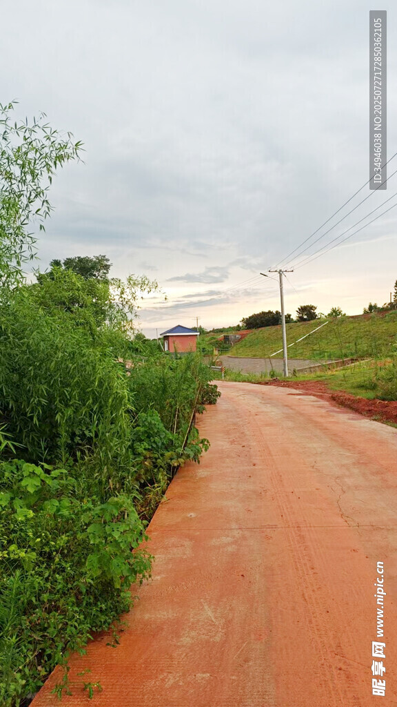 乡间红土路