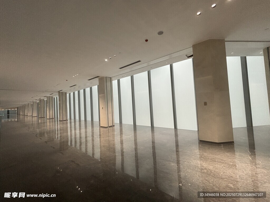 现代宽敞明亮的室内空间