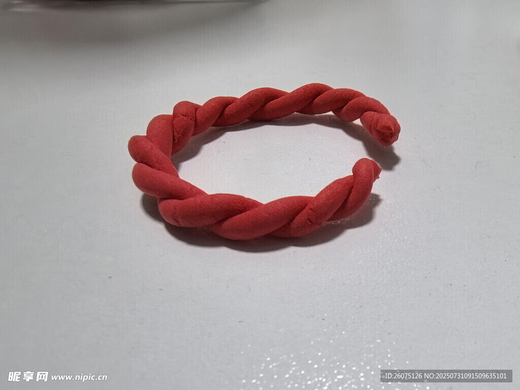 红色橡皮泥手工手链