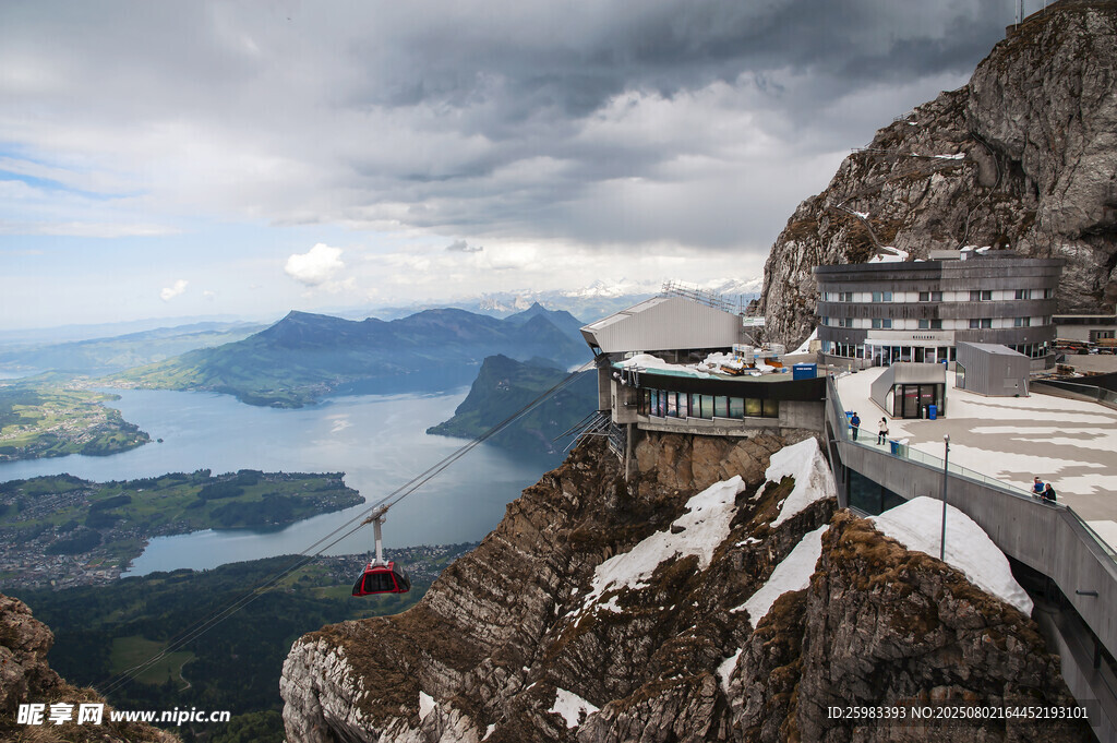 山间公路观景台