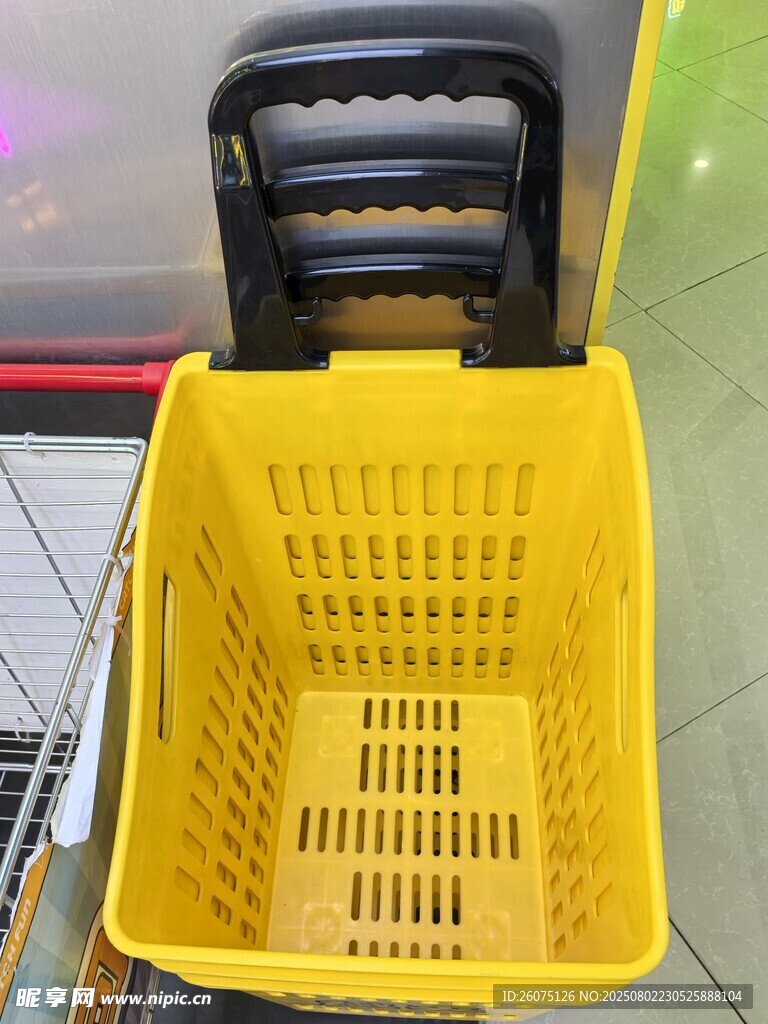 黄色塑料购物篮