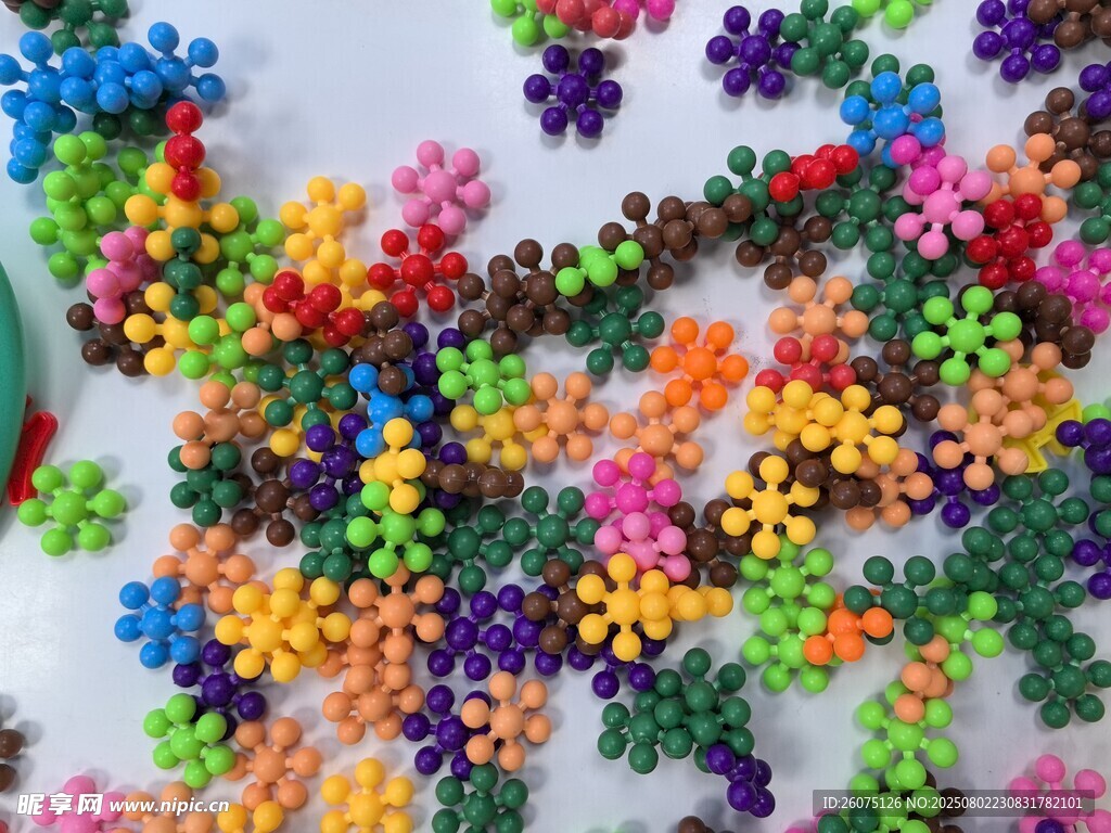 彩色拼豆散落画面