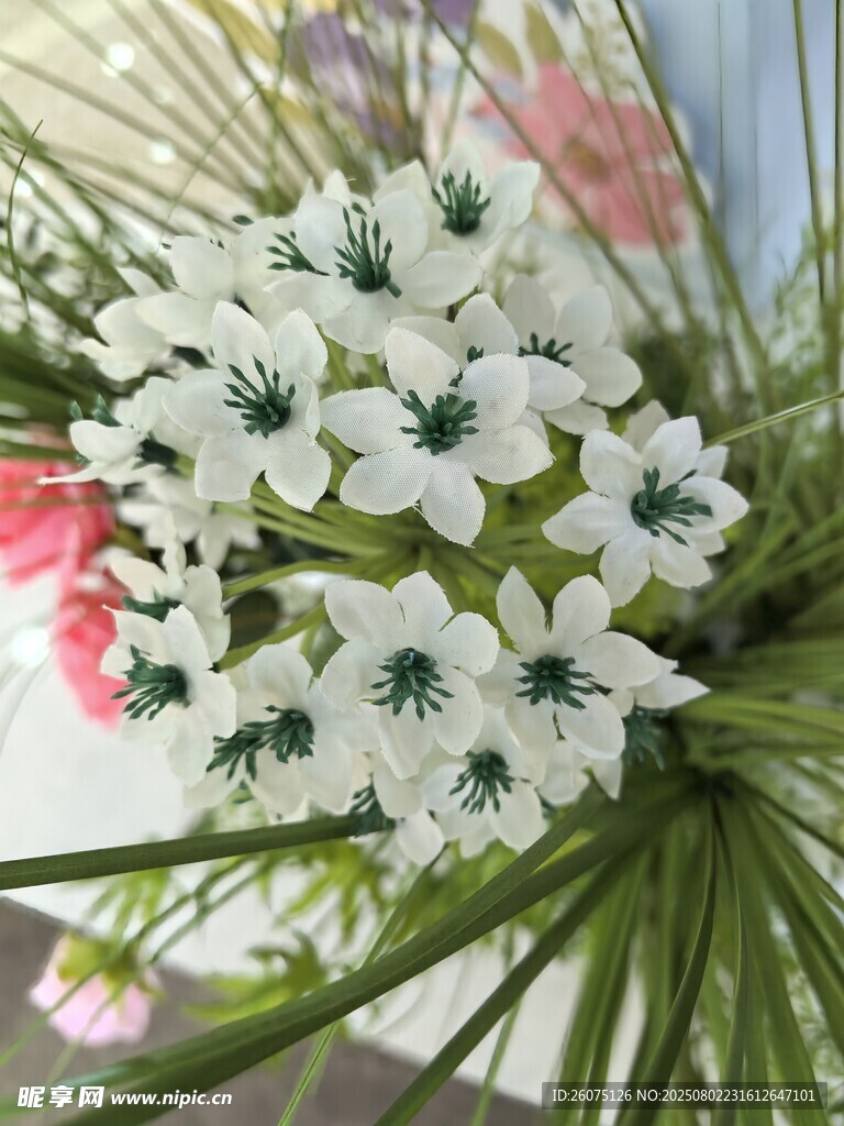 清新白色仿真花卉特写