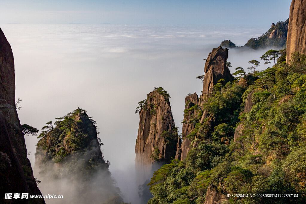 黄山奇峰云海壮丽景观