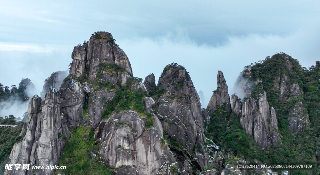 壮丽奇峰景观