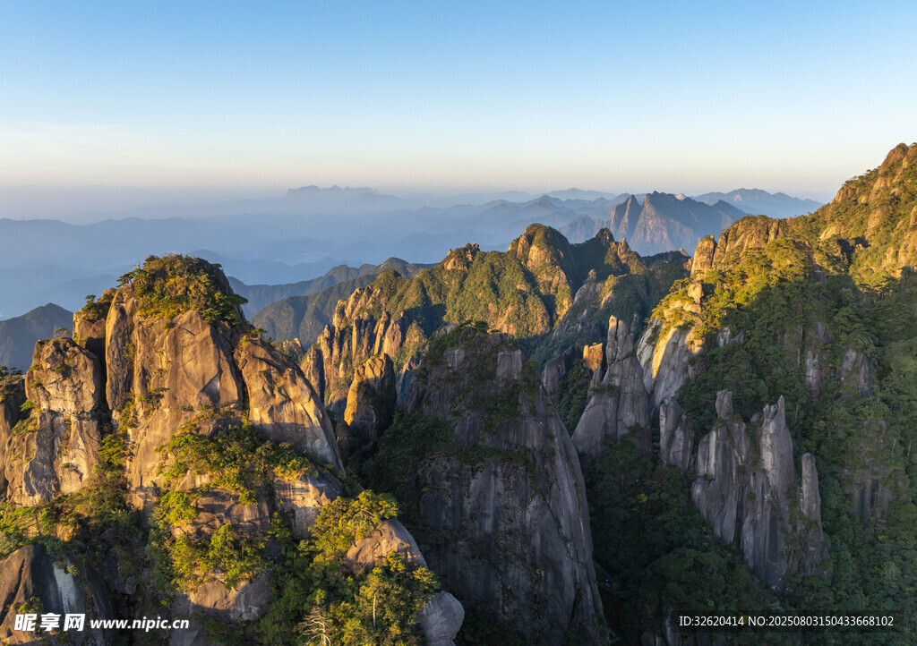壮丽黄山奇峰景观