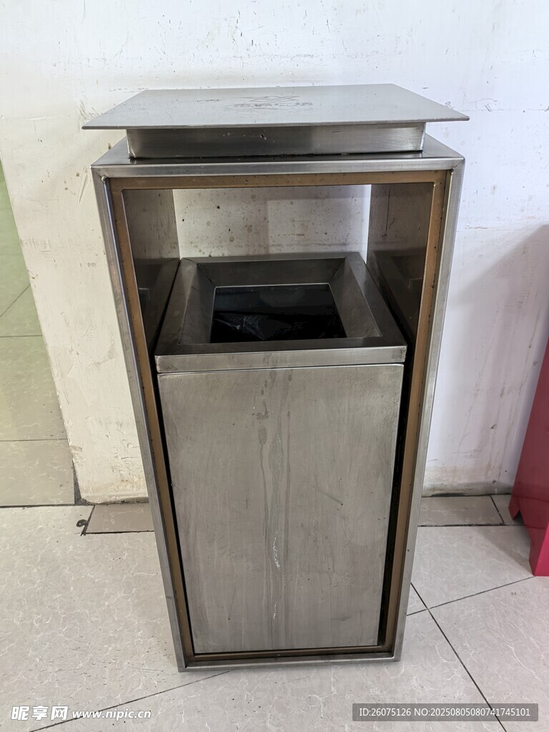 不锈钢垃圾桶