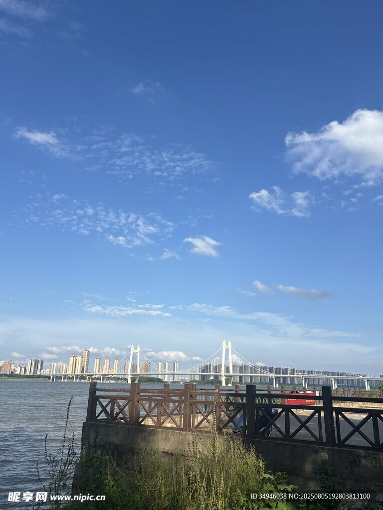 海滨栈桥风光