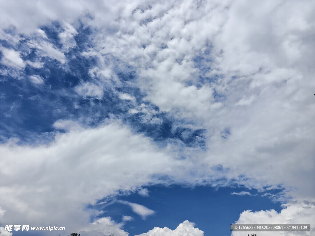 蓝天白云美景